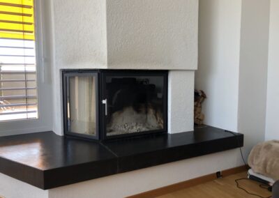 Schlichte Cheminée-Verglasung – Renoviertes Cheminée